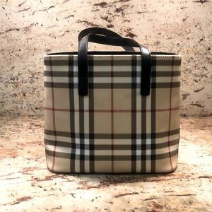 Classic Burberry 🖤